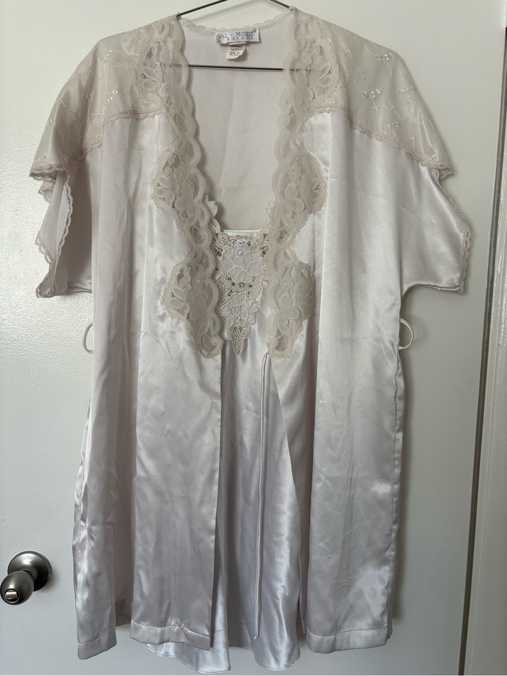 Vintage Satin Lace-Trim Robe 2 piece set  in Ivory Bridal